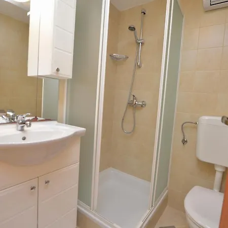 Stari Grad 로브란