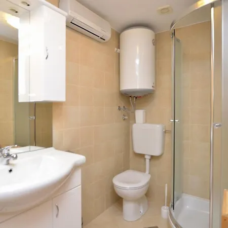 Stari Grad 아파트 로브란