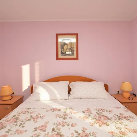 Stari Grad 로브란