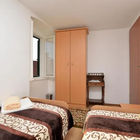 Apartament Stari Grad *
